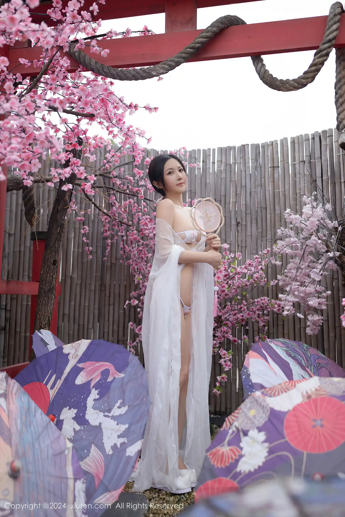 图片[5]-[XiuRen秀人网]VOL.8927 模特鱼子酱Fish性感白色轻透连衣裙露白色情趣内衣迷人诱惑写真80P-秀人网官方网站